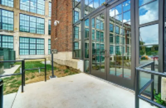 King Bed, Gym, Bike trail, Brewery on site!