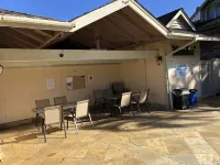 Princeville Delight! COLD A/C, Sleeps 4, Pool & Jacuzzi, Private Lanai & Space