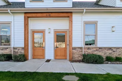 Newberg Wine Country Suites: Gris Room