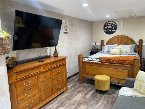 Beautiful studio apartment next to the Mickelson Trail.
