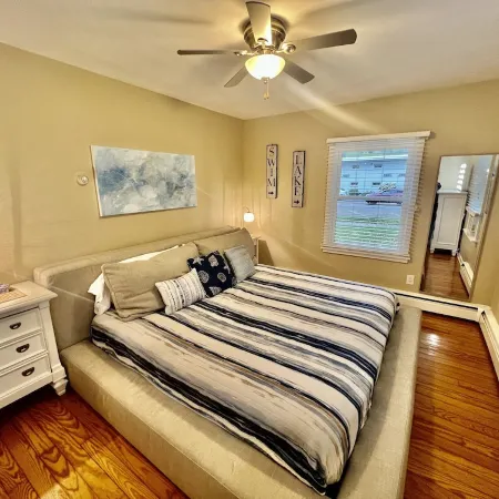 COZY BEACH Nesting in the ♥️ of DOWNTOWN with SEASONAL POOL&HOT TUB ACCESS