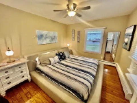 COZY BEACH Nesting in the ♥️ of DOWNTOWN with SEASONAL POOL&HOT TUB ACCESS