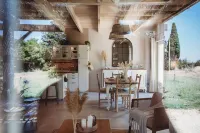 Gîte de Charme Entre Saint Rémy de Provence et Avignon Hotels in Eyragues