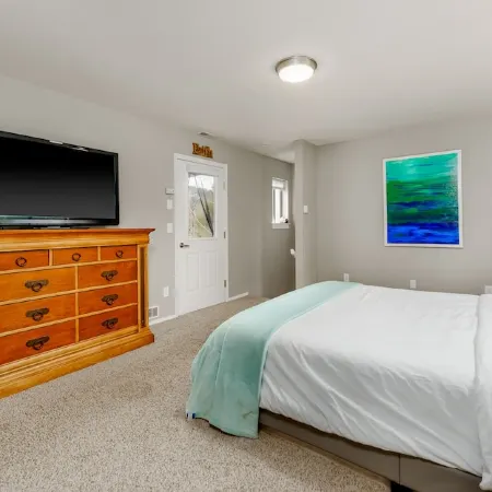 Luxury Durango Retreat, 5 Min to Downtown, Hot Tub, Views, Games, Pets Welcome!