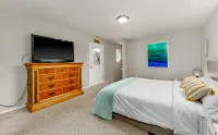 Luxury Durango Retreat, 5 Min to Downtown, Hot Tub, Views, Games, Pets Welcome!