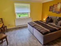 Haus am Wald Ruhig Gelegene Ferienwohnung mit Großem Garten Hotels in Tabarz