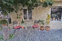 In the middle of Tübingen's old town - and live quietly on a sunny 65 sqm! Hotels near Anlagensee und Park