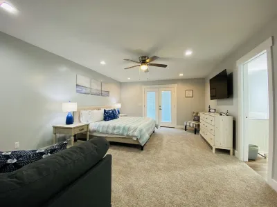 Loving Life at the Greens! 8 Bed 4.5 Bath Bear Lake House - Beds for 33!