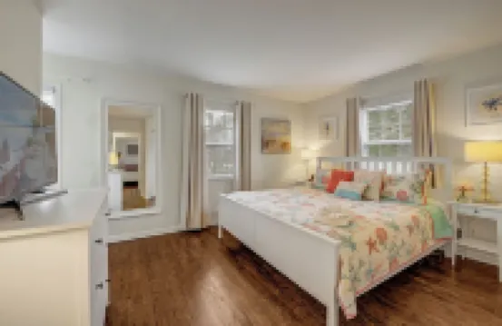 Perfect 2 BR Condo in Princeton w Parking