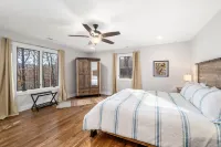 4BR New Mountain-top Pisgah Home, 2 mi from Brevard