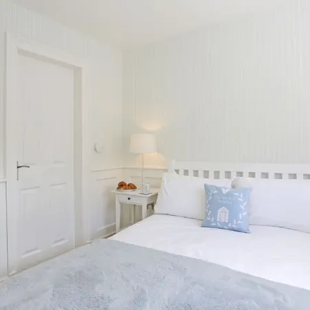 The Pier - luxury hotel style, central apartment with fantastic sea views Отели в г. Саутволд