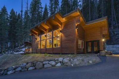 Cabin near Olympic Valley Palisades, Truckee, Lake Tahoe Hotel dekat Alpine Meadows Ski Resort
