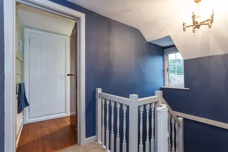 Rose Cottage, Burley. Beautiful location in New Forest. Dog friendly, sleeps 12