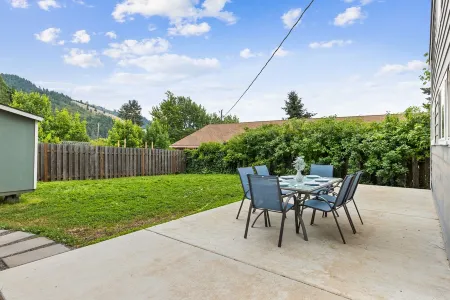 Charming White Salmon Family Home Отели рядом с достопримечательностью «Парк Марина»