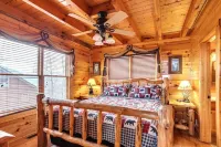 Best Smokie Mountain Views All the Way into NC! Cleanest Bathrooms & Hot Tub! Hotels near Sugarlands Valley Nature Trail