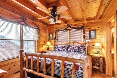 Best Smokie Mountain Views All the Way into NC! Cleanest Bathrooms & Hot Tub! Hotel in zona Smoky Mountain Ziplines