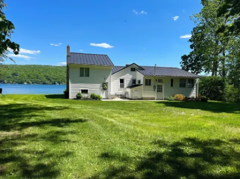 Birchwood Cottage - 200ft of Lake Beach-Fully flat lot -Private Driveway