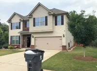 Spacious Newnan Retreat - Minutes from Hospital & Celebrations!