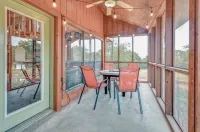 Mata'Zamo Cowboy Pool Cliffside Cabin, 900 Acres w/Trails, Farm Animals, Hiking