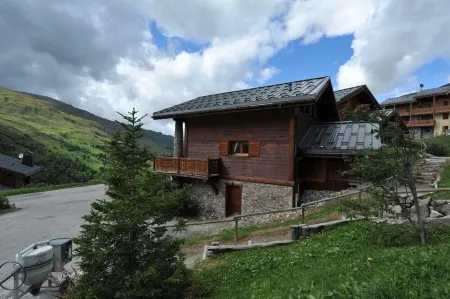 Fantastic Chalet with sauna, 120m From piste in the Three Valleys, Sleeps 12-14