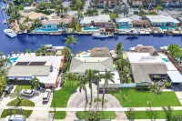 2 miles from the beach! Heated pool/Hot tub/free kayaks & so much more Hotels near Walmart Supercenter