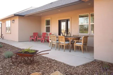 Quiet Paradise Family Home With A View