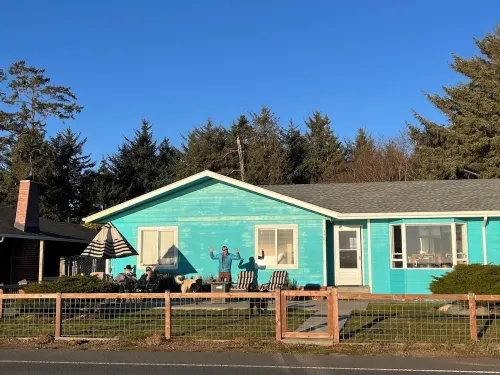 Oceanfront, Amazing Sunsets, Whales, Surfing, Biking, Short walk to beach