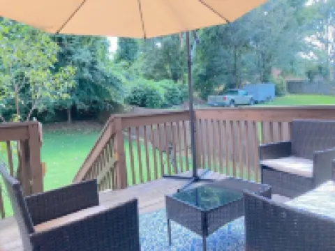 Cozy townhome with TWO KING and ONE QUEEN Beds