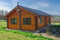Quiet chalet with superb unobstructed view of the Morvan mountains - ชาเลต์