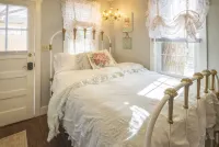“SWEET ROSE” Cottage!  Vintage Glam!  GOG, Horses, Manitou!