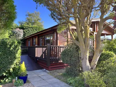 Willow Lodge, Holiday Log Cabin, Cedar Springs, Heacham. Close to the beach.