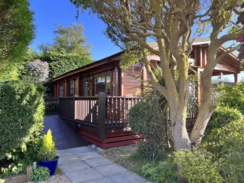 Willow Lodge, Holiday Log Cabin, Cedar Springs, Heacham. Close to the beach.