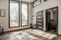 Modern Home in Natures Warmth with Great Location