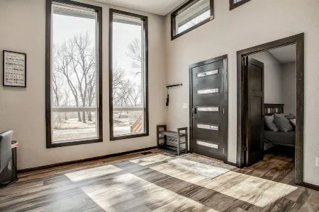 Modern Home in Natures Warmth with Great Location