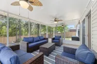 40% Off Navarre Hidden Gem! King Suite• Beach Gear• Fenced Yard• Family Friendly