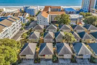 Private Seaside Cottage. Pool Access, Balcony, Outdoor Bar, Short Walk To Beach!