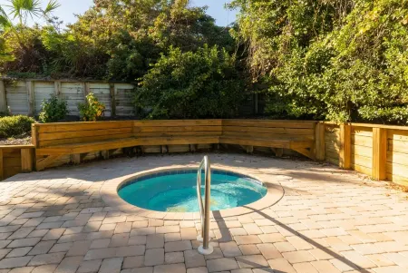 Direct Private Beach Access - Newly Renovated Condo - Heated Pool