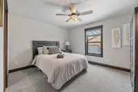 Grand View! Hot tub, AC, 2 car garage, pool access