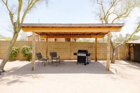 Desert Sky Ranch: Heated Pool, Mountain Views, Ping-Pong, Fire Pit