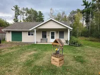 Charming 2-bedroom Rustic House with WiFi, AC and a View in Welcoming Ashland