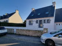 Belle Maison Lumineuse Avec Jardin Clos au Centre de Nevez - 500m des Commerces Hotels in Nevez