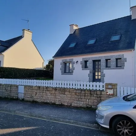Belle Maison Lumineuse Avec Jardin Clos au Centre de Nevez - 500m des Commerces