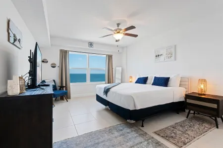 NEW - Oceanfront Oasis Отели рядом с достопримечательностью «Парк Ван Авеню»