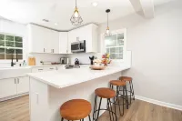 Gorgeous Bungalow Minutes from Airport & ATL