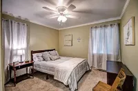 Relax in Shady Oaks Near Hospitals & Dining - 3-Star