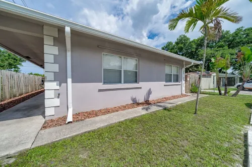 Modern home 10 minutes from Ft. Lauderdale beach!