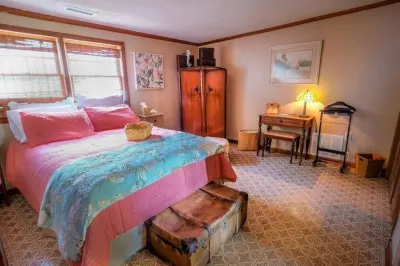 Charming Waterfront Cottage – Private Dock, Panoramic Views, and Park Passes! Hotels near Wacca Wache Marina