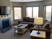 Jay Peak ski on-ski-off condo in the newest buildings directly on the mountain. 재이 호텔