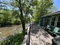 Cozy Cottage overlooking beautiful Loyalhanna Creek in Historic Ligonier!