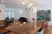 Work, Ski, Relax - Big Restored 1860s Farmhouse